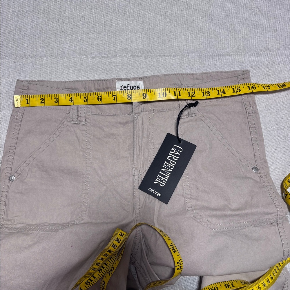 NWT Woman’s Beige Low Waisted Cargo Pants Size L with Pockets and Belt Loops - Picture 9 of 11